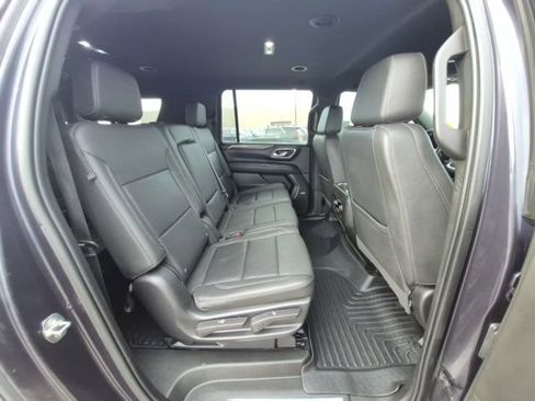 Used 2022 Chevrolet Suburban LT image 14