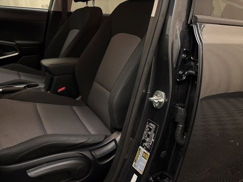 Certified 2022 Kia Soul LX image 10