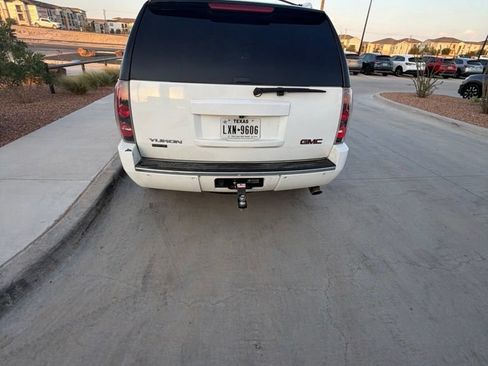 Used 2010 GMC Yukon Denali RWD image 23