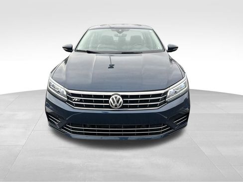 Used 2019 Volkswagen Passat 2.0T SE R-Line image 2