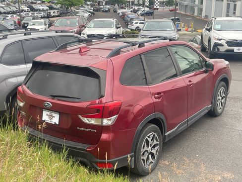 Used 2019 Subaru Forester Premium AWD/4WD image 3