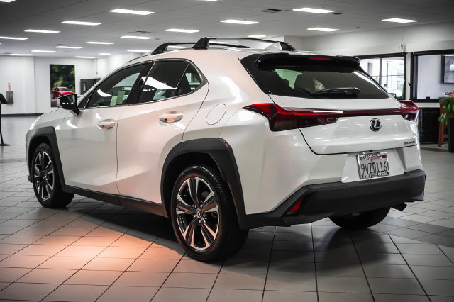Certified 2025 Lexus UX 300h FWD w/ Accessory Package (Z2) image 8