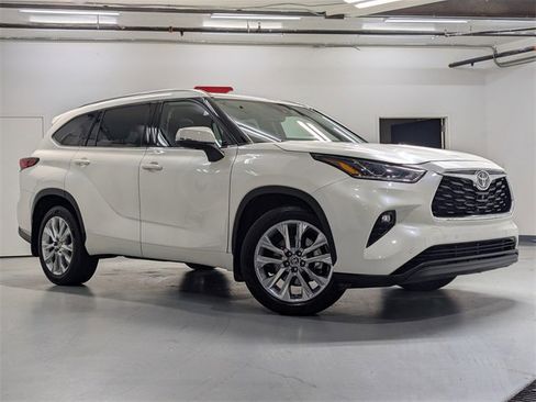 Used 2021 Toyota Highlander Limited image 2