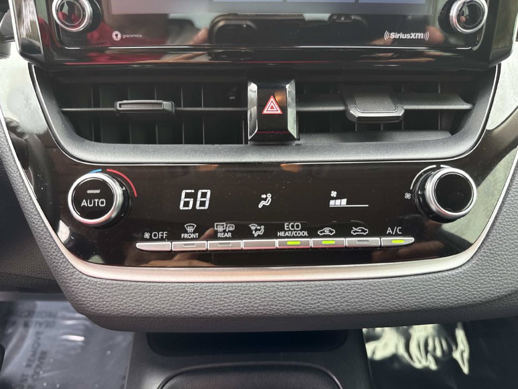 Used 2021 Toyota Corolla LE FWD image 28