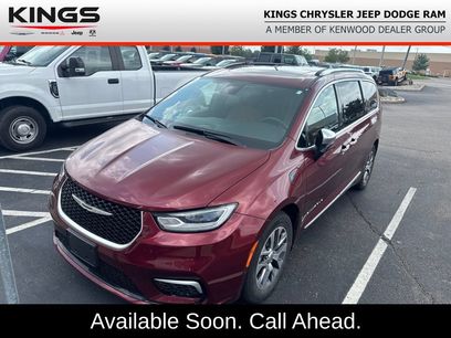 Used 2023 Chrysler Pacifica Pinnacle