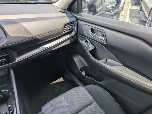 Used 2024 Nissan Rogue SV FWD image 18