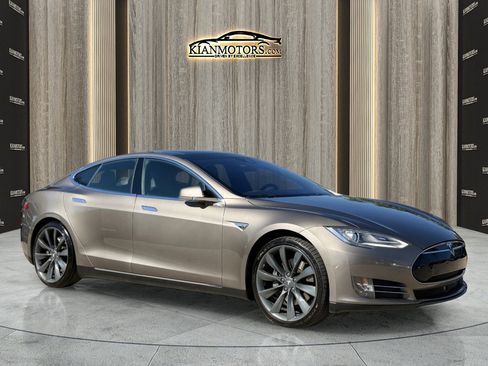 Used 2015 Tesla Model S 70D image 1