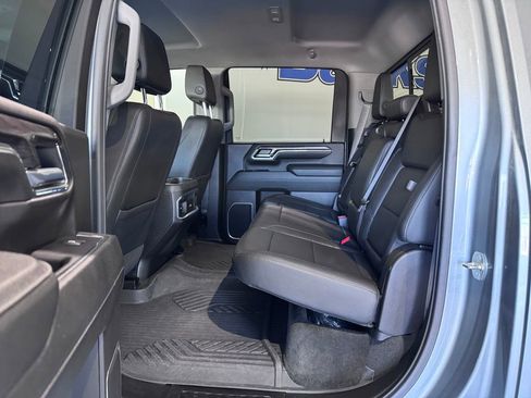 Used 2024 Chevrolet Silverado 2500 LTZ w/ LTZ Convenience Package image 10