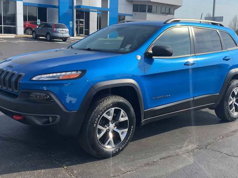 Used 2017 Jeep Cherokee Trailhawk w/ Cold Weather Group image 4