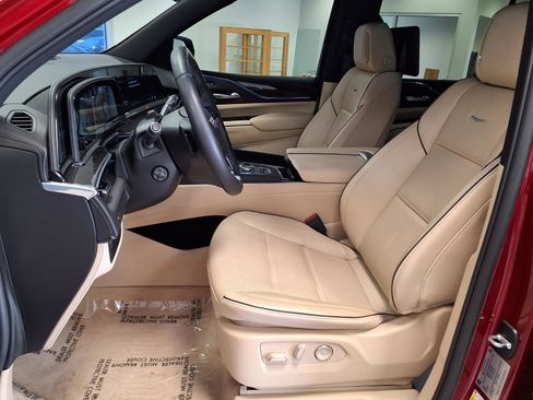 Used 2024 Cadillac Escalade ESV Premium Luxury RWD image 23