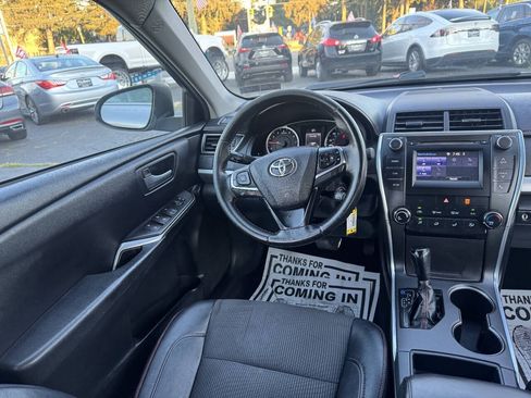 Used 2017 Toyota Camry SE FWD image 11