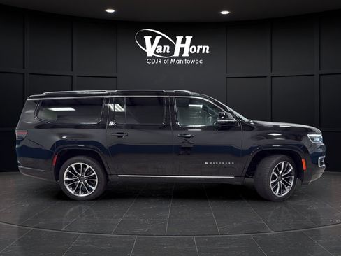Used 2023 Jeep Wagoneer L Series III w/ Premium Group I AWD/4WD image 8