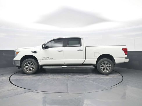 Used 2018 Nissan Titan SV w/ SV Convenience Package image 5