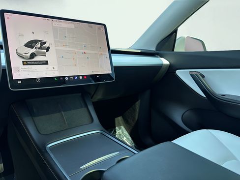 Used 2021 Tesla Model Y Long Range AWD/4WD image 54