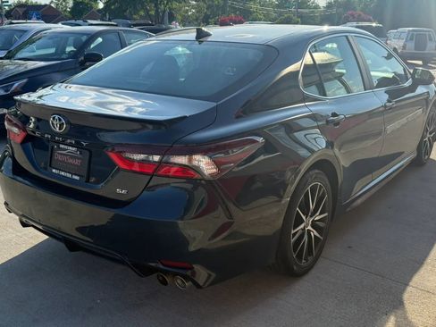 Used 2021 Toyota Camry SE FWD image 3