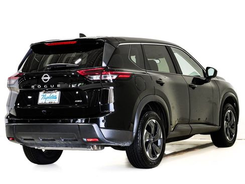 Used 2025 Nissan Rogue SV AWD/4WD image 6