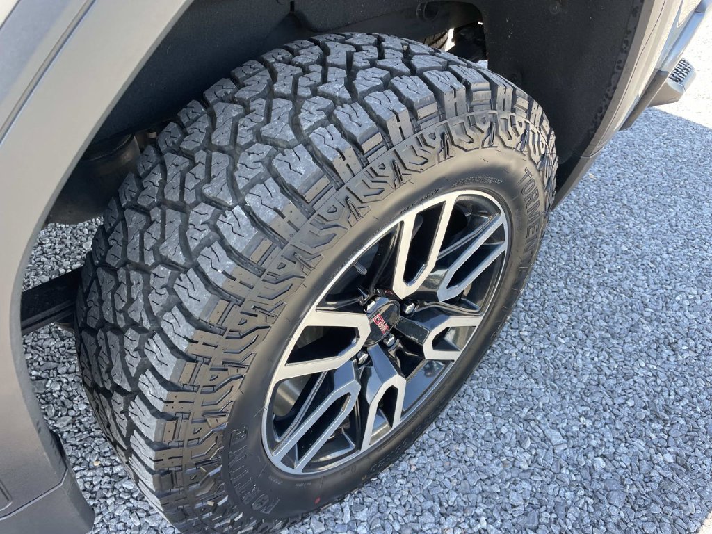 Used 2020 GMC Sierra 1500 AT4 w/ AT4 Premium Package AWD/4WD image 16