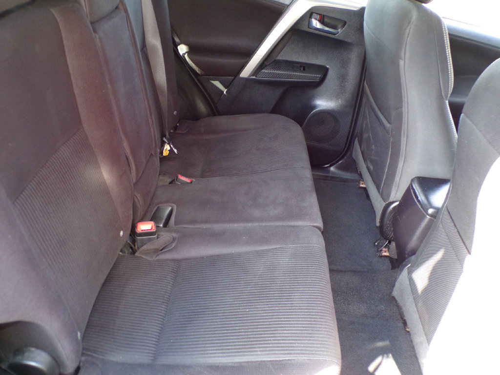 Used 2015 Toyota RAV4 XLE w/ Four Season Floor Mat Package AWD/4WD image 13