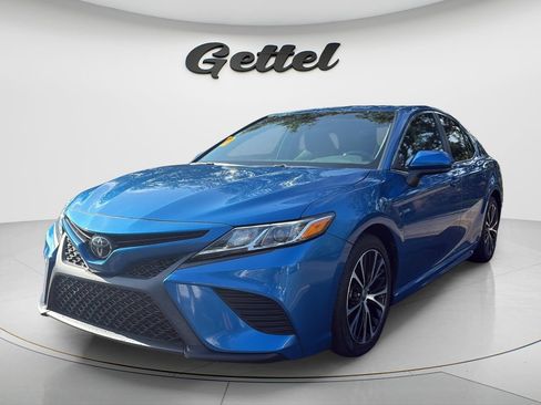 Used 2020 Toyota Camry SE FWD image 1