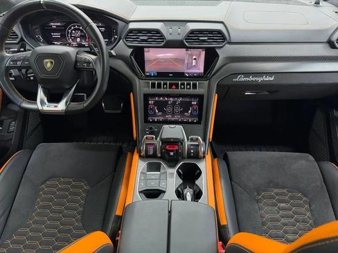 Used 2022 Lamborghini Urus AWD/4WD image 2