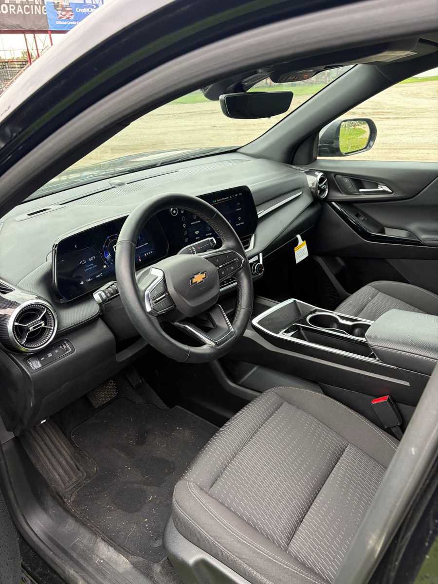 Used 2025 Chevrolet Equinox LT w/ Safety and Technology Package AWD/4WD image 7