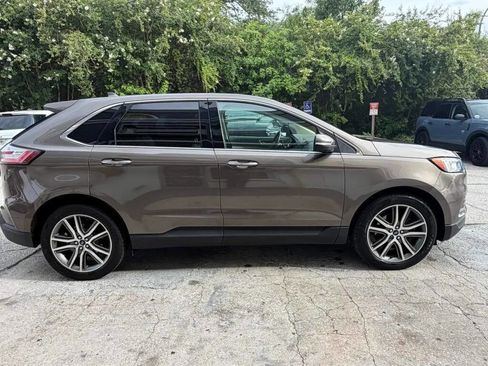 Used 2019 Ford Edge Titanium w/ Cold Weather Package AWD/4WD image 5