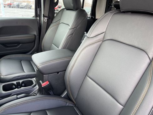 New 2026 Jeep Gladiator Sahara image 4