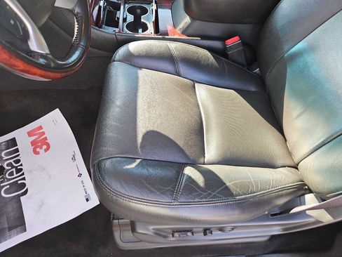 Used 2013 Cadillac Escalade Luxury image 19