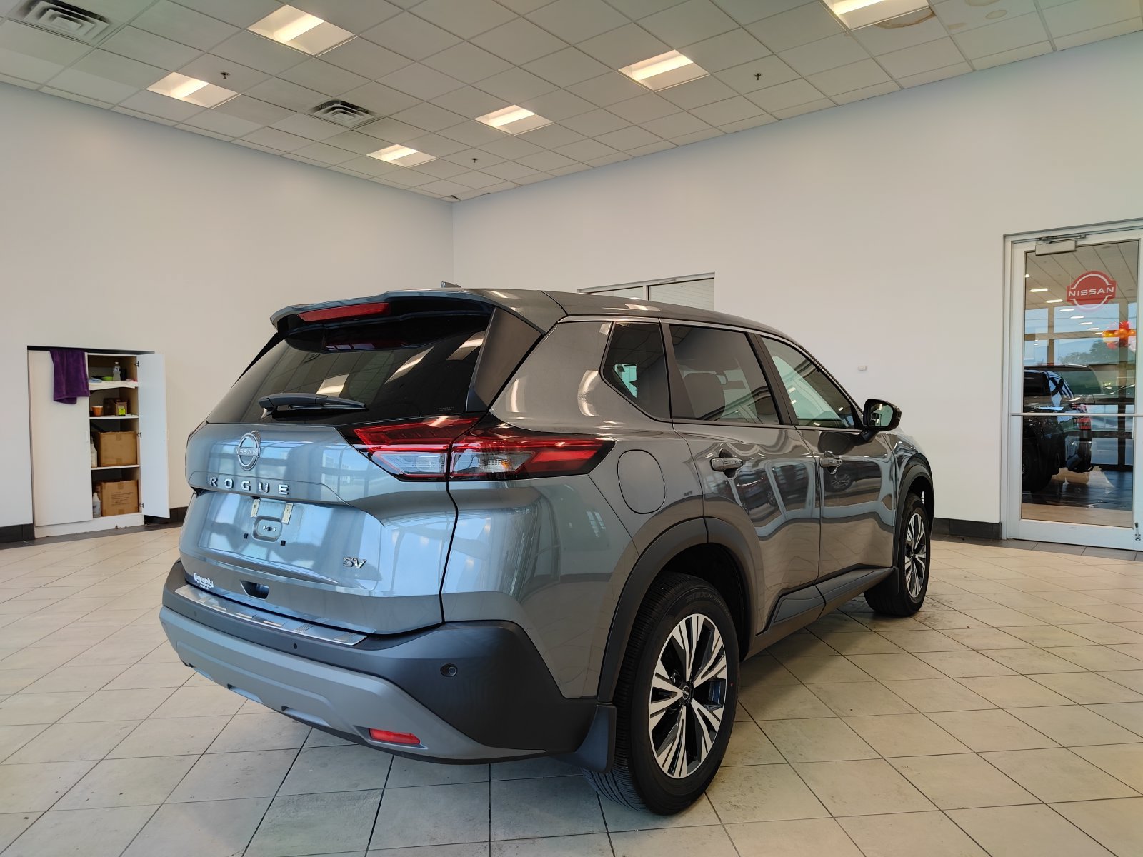 Used 2023 Nissan Rogue SV FWD image 3
