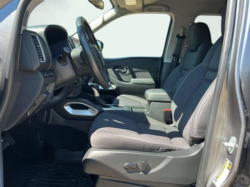 Used 2024 Nissan Frontier SV AWD/4WD image 6