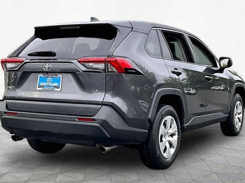 Used 2022 Toyota RAV4 LE FWD image 5
