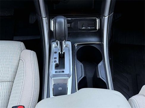 Used 2022 Subaru Ascent Premium w/ Convenience Package image 16