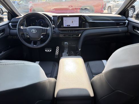 Used 2025 Toyota Camry SE FWD image 4