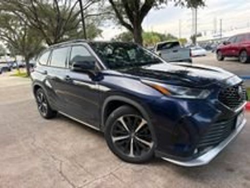 Used 2022 Toyota Highlander XSE FWD image 1