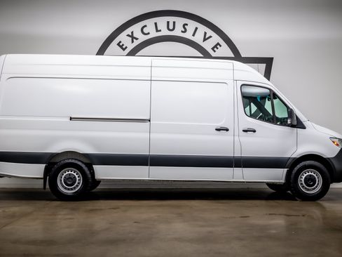 Used 2023 Mercedes-Benz Sprinter 2500 image 8