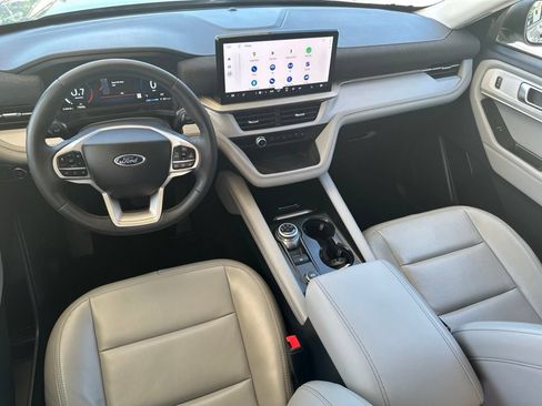 Used 2025 Ford Explorer Active w/ Active Comfort Package AWD/4WD image 17