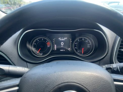 Used 2019 Jeep Cherokee Latitude Plus w/ Comfort/Convenience Group FWD image 16