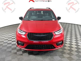 New 2026 Chrysler Pacifica Limited w/ Uconnect Theater Family Group video 2