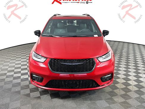 New 2026 Chrysler Pacifica Limited w/ Uconnect Theater Family Group image 2