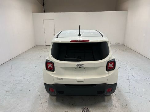 Used 2023 Jeep Renegade Latitude AWD/4WD image 4
