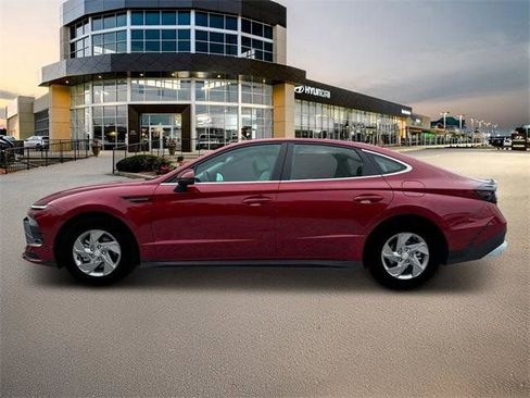 Certified 2025 Hyundai Sonata SE image 3