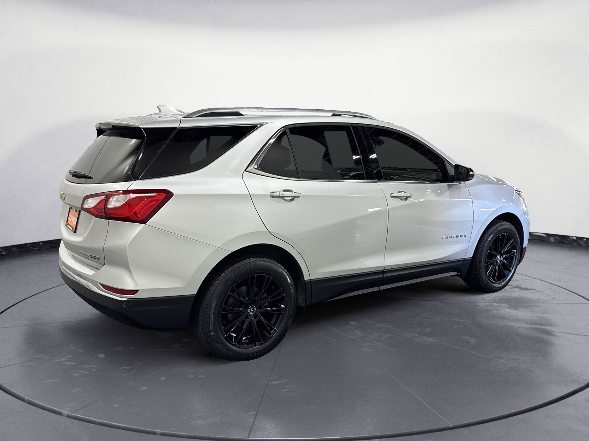 Used 2018 Chevrolet Equinox Premier AWD/4WD image 8