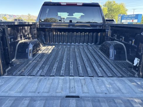 Used 2022 GMC Sierra 1500 SLT w/ X31 Off-Road Package AWD/4WD image 11