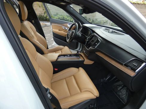 Used 2017 Volvo XC90 T6 Inscription w/ Vision Package image 27