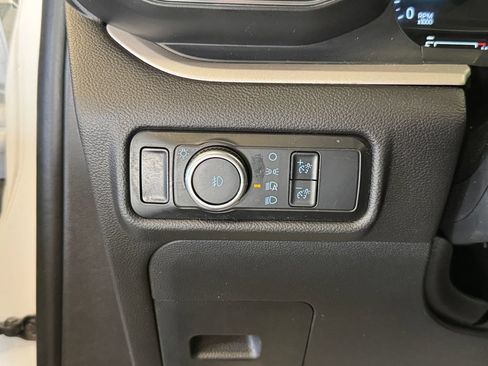 Used 2023 Ford Explorer XLT w/ Equipment Group 202A AWD/4WD image 18