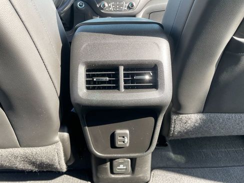 Used 2021 Chevrolet Equinox LT image 27