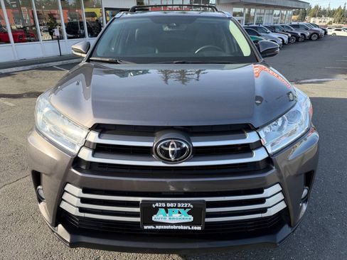 Used 2019 Toyota Highlander XLE AWD/4WD image 12