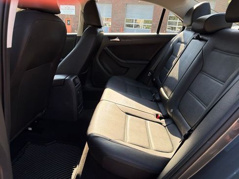 Used 2012 Volkswagen Jetta SE FWD image 22