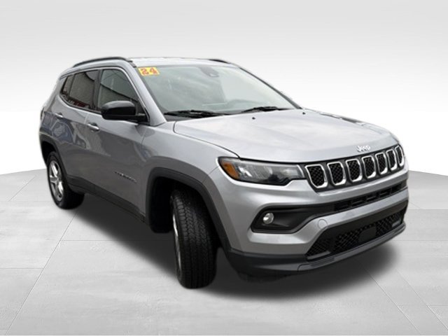 Used 2024 Jeep Compass Latitude AWD/4WD image 7