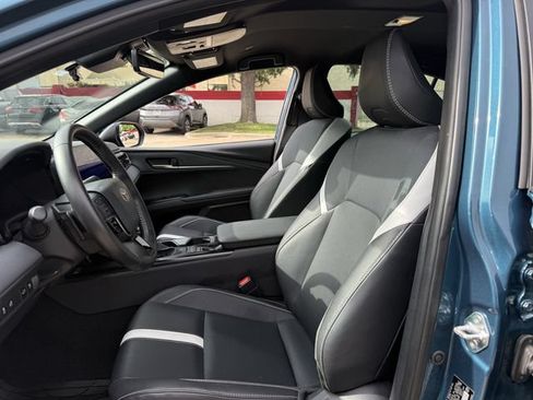 Used 2025 Toyota Camry SE w/ Multimedia Upgrade Package FWD image 27